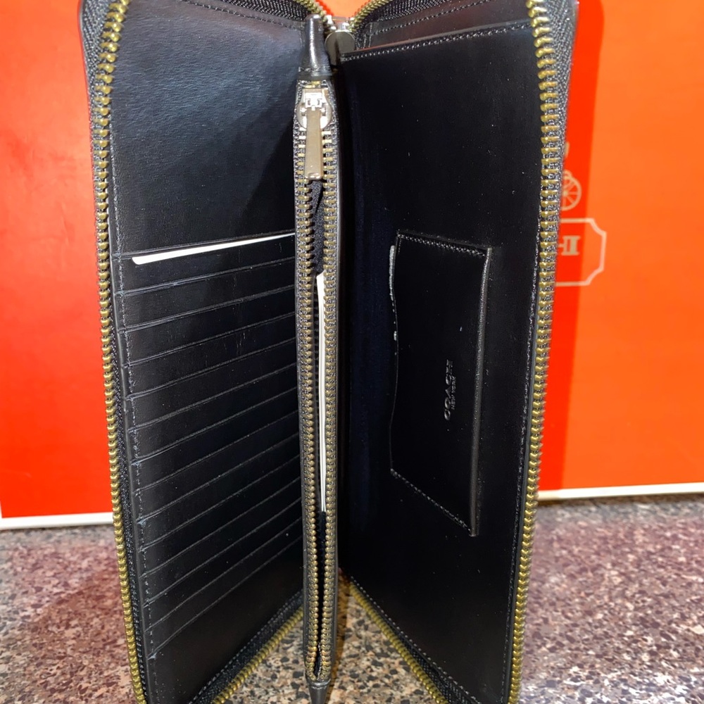 Coach, Black leather, men’s travel zip wallet - Picture 2 of 5
